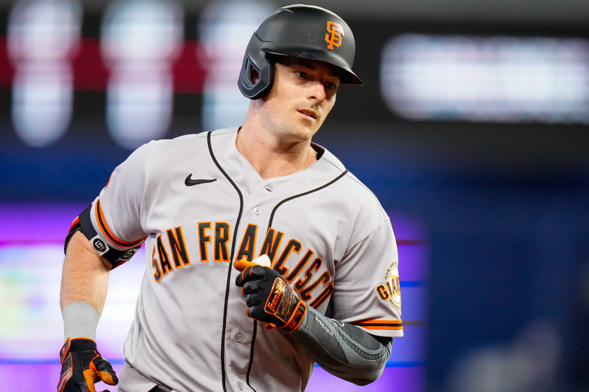 SF Giants center fielder Mike Yastrzemski runs third base after hitting a home run against the Miami Marlins. (2023)